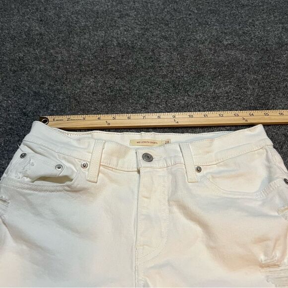 Vintage white Levi’s shorts - Picture 4 of 5